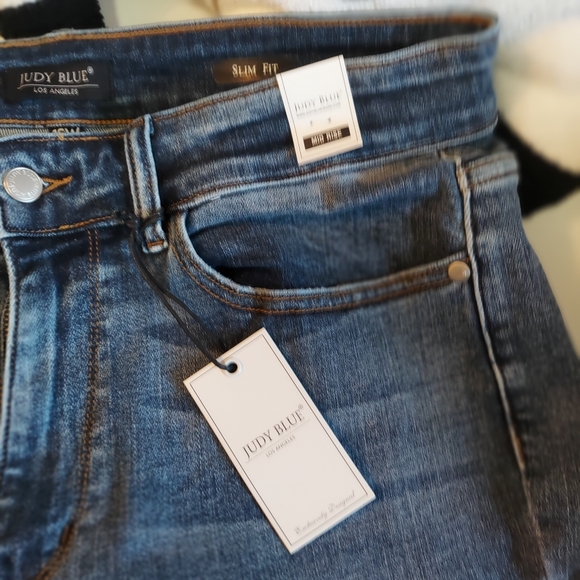 NWT Judy Blue Mid Rise Slim Fit 16W - Picture 3 of 9